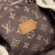 20231125 Internal Price P670 Original Order Enhanced Edition [Exclusive Background Photo] M23384 Louis Vuitton launches this brand new backpack for the skiing season. Soft wool leather achieves practical and comfortable design, the outer bag is easy to pi