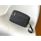 20231125 p490 Top of the line original M41663 lychee grain N41664 black plaid N41663 non plaid M42838 old flower M41663 black flower handbag Pochette Kasai handbag features a compact design made of delicate Taga leather, with LV letters labeled at the bot