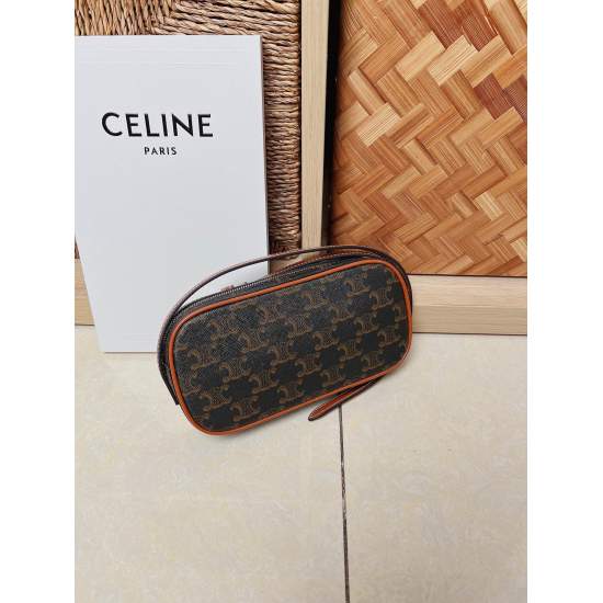20240315 p660 CELINE New Spring/Summer 2022 Small Camera Underarm Bag. Compared to the previous large size, the small size is even smaller and more exquisite. The design is very simple, and even small people can fully handle it. The leather Triumphal Arch