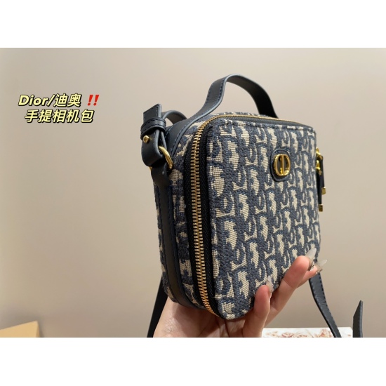 2023.10.07 P175 box matching ⚠️ The size of the 19.14 Dior handheld camera bag has a cool feeling on the upper body, which is suitable for both men and women. Any combination can be easily controlled