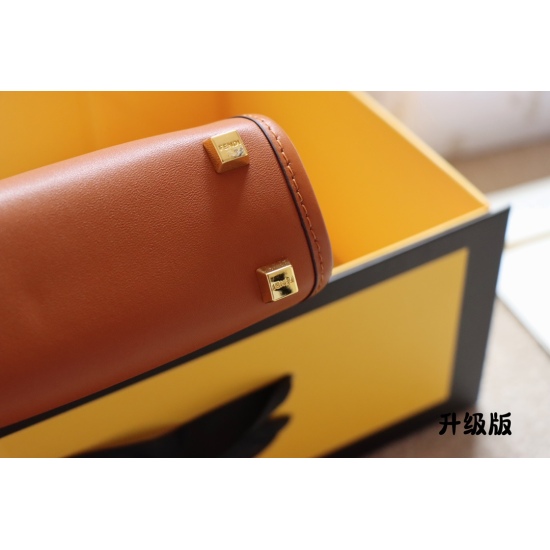 2023.10.26 210 box (upgraded version) size: 13 * 18.5cm fendi mini tote score configuration packaging 〰️ The FD score cowhide material is really practical!!