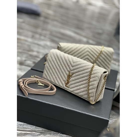 20231128 Batch: 580 [NEW] Apricot colored cotton and linen paired with cowhide_ ◽  ⁹⁹⁹ ◽ Speaking of the hottest bags in the past two years, there must be a name for the underarm bag! Carrying a thin shoulder strap, the bag is perfectly sandwiched under t