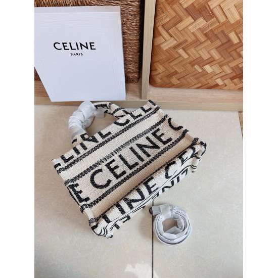 20240315 P680 CELINE Autumn New | CABAS THAIS Small CELINE Full body Printed Fabric Handbag New Super Gentle CELINE Letter Small Tote Previously, it was always a large Tote with a larger volume. The new small Tote size is not too friendly for small girls 