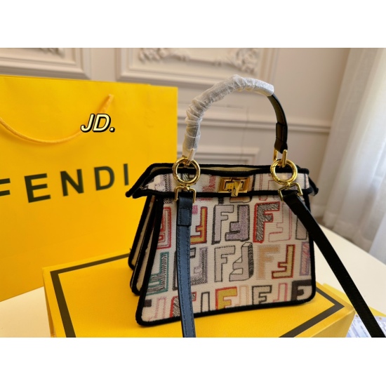 2023.10.26 P215 (Folding Box) size: 2015 FENDI New Cat Bag Handbag Rainbow Color Matching Canvas Material Fabric Really Full of Dopamine Style! Can be carried on one shoulder or across the body in various ways - cute and adorable, truly full of girlish fe