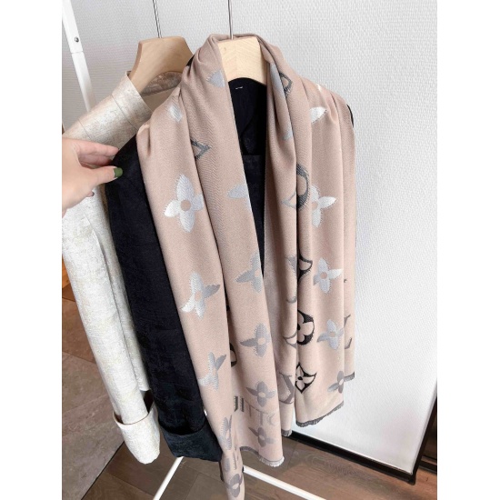 The soft and delicate feel of the new cut cotton gradient on May 28, 2023 was deeply impressed by LV. LV's latest design, very practical and easy to match, essential for all seasons ‼ Old flowers are really magical, right? They always make people feel ver