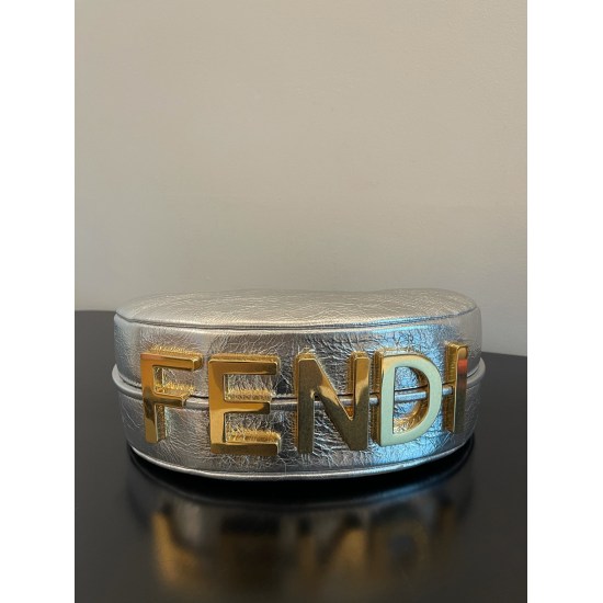 On March 7, 2024, the original order was 850 special grade 970 small silver FEND1praphy underarm bag, featuring a crescent shaped design. The classic metal logo [FEND1] is decorated at the bottom of the bag, and the outline of the bag is very close to the