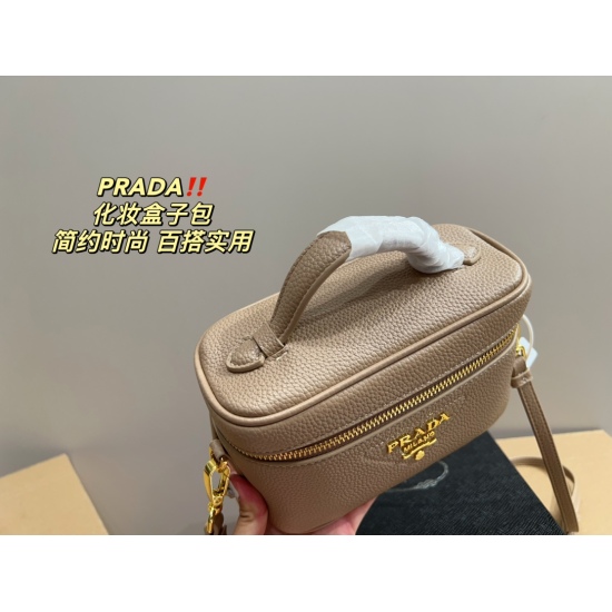2023.11.06 P205 box matching ⚠ Size 19.12 Prada makeup box bag is simple and versatile, with high appearance value. It is the first choice for daily outings. It is a must-have for trendy and fashionable girls