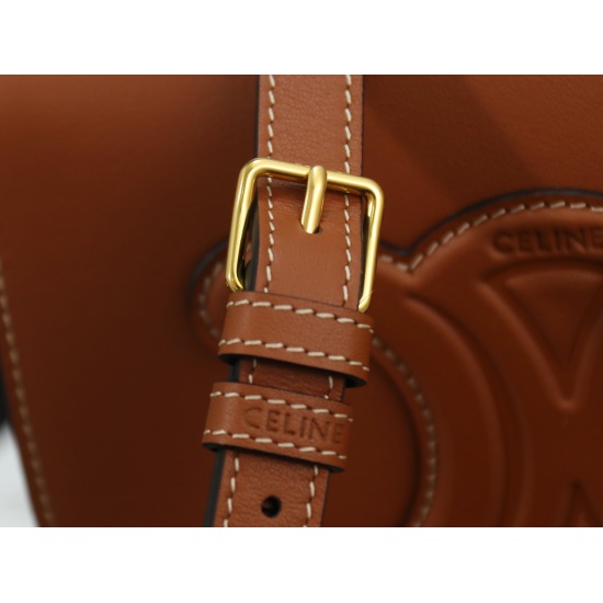 20240315 P1010 [Premium Quality All Steel Hardware] Celine 2022 Spring/Summer Folco Saddle Bag. This bag is about the same size as the classic vintage saddle and features a magnetic buckle, making it easy to open and close. It continues the classic design