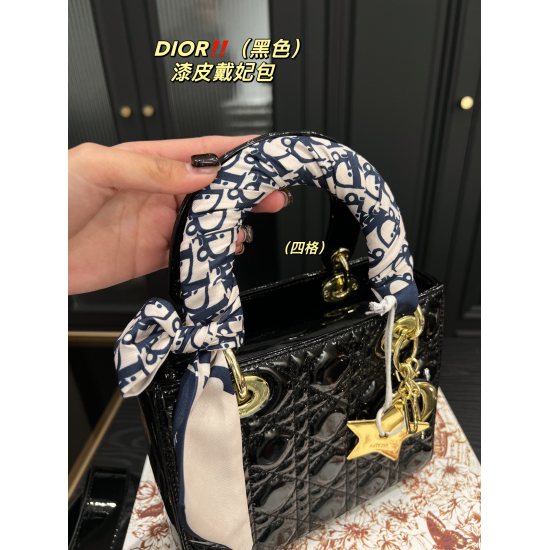 2023.10.07 Five grid P265 folding box ⚠️ Size 23.20 Four grid P255 folding box ⚠️ Size 20.17 Three grid P250 folding box ⚠️ Size 17.14 Dior Princess Bag (patent leather) ✅ Top of the line, original and high-end, full of classic elements. Any combination c