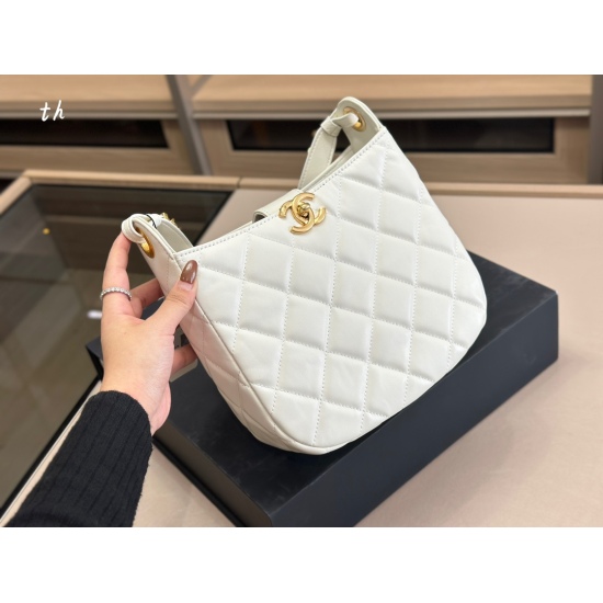 On October 13, 2023, 210 comes with a foldable box CHANEL23, a new hippie hobo | rare back method at the Chanel family ceiling. Before it's out of stock at a premium, quickly check out the size: 20.23cm