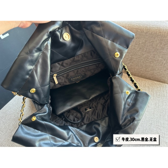 On October 13, 2023, 235 no box (small) size: 30 * 32cm (small) Chanel 22bag is even cooler! Soft cowhide is very durable and has a premium feel! Hands unbeatable! You really will love it to death... search for Xiaoxiang's garbage bag