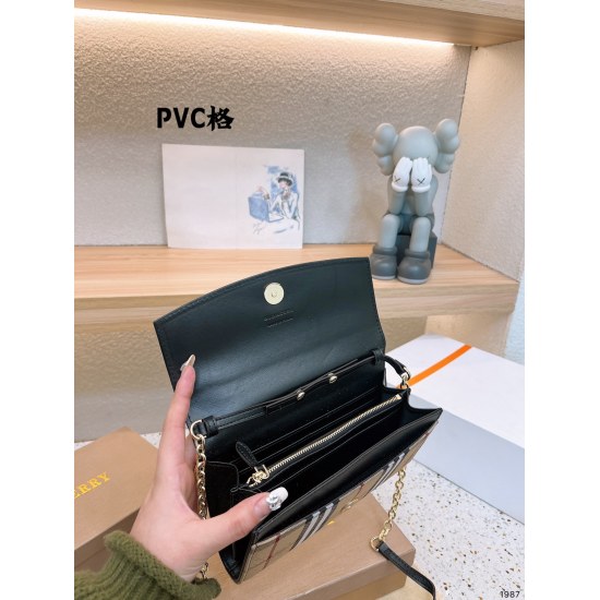 P180 on November 17, 2023. Burberry counter classic chain bag, practical and durable lightweight bag, imported fabric with excellent hand feel ✌️ Essential gift box for all seasons, including Lin Xinru and other celebrities, with the same size of 21.12