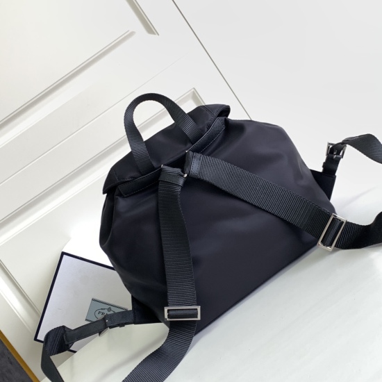 March 12, 2024 P510 PR@DA Women's nylon backpack, designed by the founder of P family's most classic, best-selling, and versatile backpack, is the first nylon bag with lightweight and rainproof capacity. It is suitable for casual travel and can be paired 