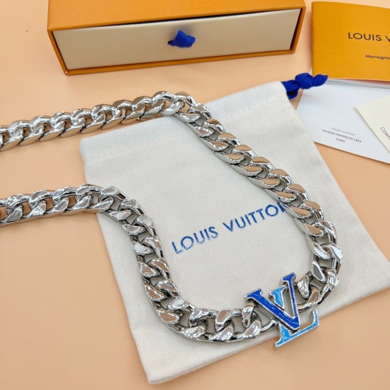 2023.07.11  Necklace Blue Large Logo M00 7 Cuban Necklace Shipping as shown in the picture Packaging This LV Chain necklace connects rough chain links from end to end, connected by enamel LV letters, making classic elements vibrant in modern design.