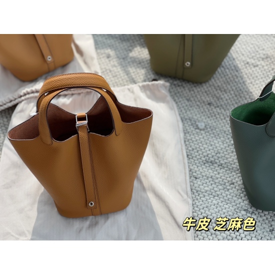 2023.10.29 255 with foldable box size: 18 * 19cm biscuit color vegetable basket - gentle to H family vegetable basket ‼ : ‼ Top layer TC cowhide/oil wax line delivery scarves ⚠ The leather has a great texture! There is a sag! Those who understand goods mu