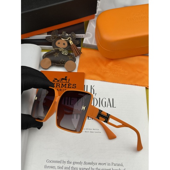 220240401 P85 [Polarized Series Sunglasses] HERMES Herm è s Original Shipping Online Popular Super Popular Classic Luxury Global Style [Strong] [Cool] [Kissing] Fashion Box Sunglasses [Proud] Extraordinary temperament Classic Large Frame Style Sunglasses 