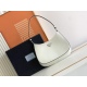 On March 12, 2024, the latest hobo bag, underarm bag 1BC499, arrived at P640 P Home counter. This bag is constantly popular. It is simple, neat, and versatile, and can be easily matched! Imported smooth cowhide paired with white steel hardware: make an un
