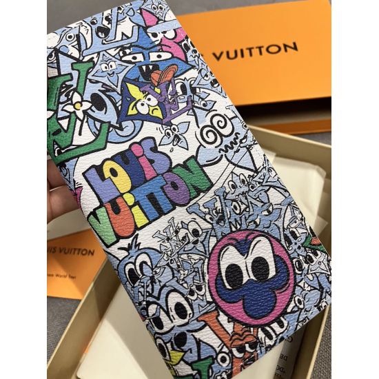 2023.07.20 LV Wallet Card Bag Wallet Wallet M82011 This Brazza wallet features coated canvas as the canvas, transforming classic Monogram flowers and letters into cartoon characters, conveying full emotions such as surprise and admiration. Functional desi