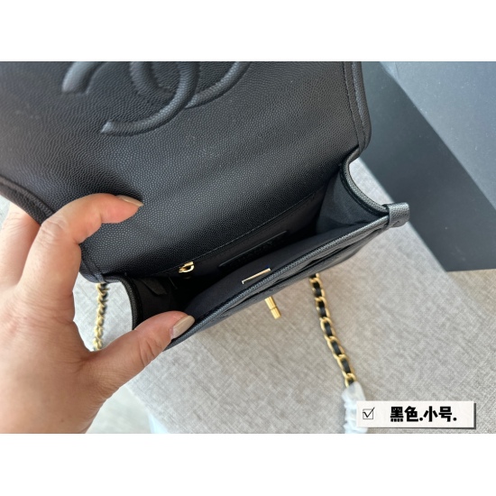 2023.10.13 225 box size: 17 * 17cm (small) Xiaoxiangjia Postman Bag 22k The new season's Chanel22K vintage Postman Bag~Fangfangzheng has a small hanging tag, small handle, and chain ⛓️ Shoulder straps! A very hot 22k tofu postman