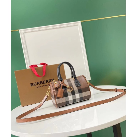 2024.03.09P600 (Top Original) Bur Latest Birch Brown Checkered Bowling Bag ❤️  The material is environmentally friendly waterproof and stain resistant canvas mini size ❤️ Lightweight upper body with large capacity and versatility. The main promotion of in