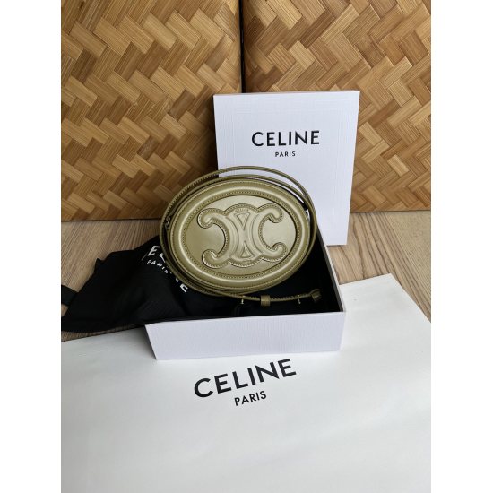 20240315 p600 CELINE 21 Autumn/Winter Little Pig Bag. What are the precautions for this season's mini bag? [Wangchai] It looks good enough when paired, and besides a phone, it also has enough daily capacity for small things! Outer layer: calf leather lini