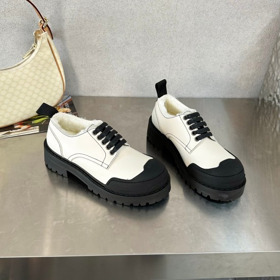 On January 5th, 2024, the new MARNI Dada shoes have a height increase of 5 centimeters and a reflective logo on the heel. The most beautiful thing in the dark is you! ❤ Military anti slip and wear-resistant outsole. The dough is made of soft Italian cowhi
