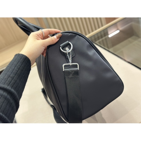 2023.11.06 180size: 45.26cmprada new product! Prada travel bags are very convenient! It is indeed a practical and durable model, I really like its layout!