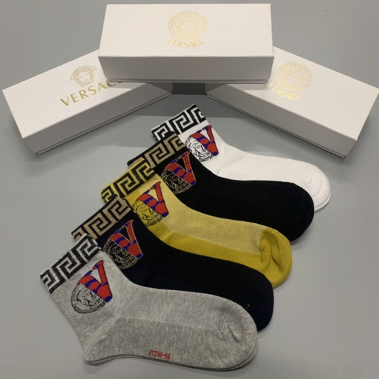 On December 22, 2024, Versace released a new version on its official website, featuring mid to long autumn and winter styles made of pure cotton. The same quality gift box for both men and women comes in a box of 5 ⃣ Double sweat wicking, breathable and c