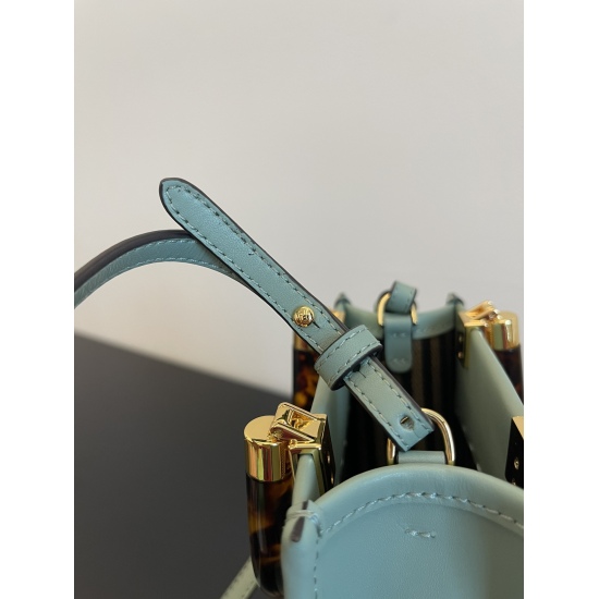 On March 7, 2024, the original order was 650 Super Grade 770 Mini Mint Green Sunshine Mini Hawksbill Handheld Crossbody. The cute and exquisite mini tote, paired with a hawksbill handle, is definitely a must-have it bag for this year! Don't be fooled by i