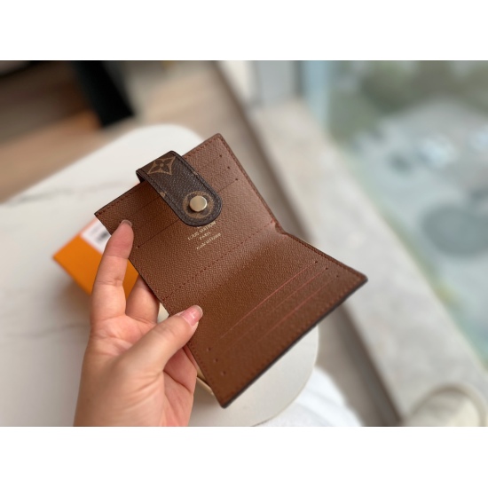 On September 3, 2023, 130 comes with a L family wallet card bag! Classic is a classic that will never go out of style. Can you dare say you can resist its aura? [mischievous] [mischievous] There are a total of 12 long card slots and large currency slots! 