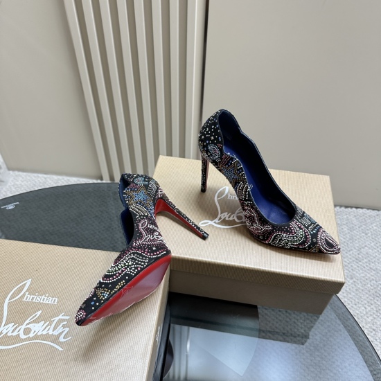 On December 19, 2023, Christian Louboutin CL Red Sole Shoes are globally limited! Blessings from Las Vegas ❤ Inspired by Las Vegas's dazzling neon handmade craftsmanship, exquisite craftsmanship ❗ Collection level works ❗ Absolutely eye-catching existence