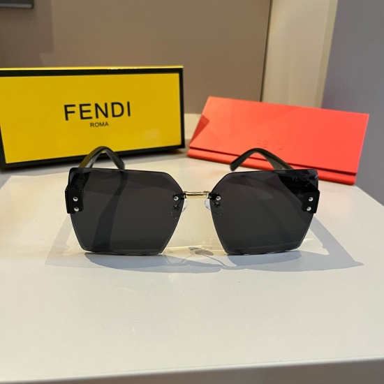 220240401 90FD Fendi sunglasses, no matter how you match them, they won't go wrong. I love them so much! The trend of sunglasses, Wang Guozhen, never disappoints me. Men and women can wear them. Oh, the most versatile black style