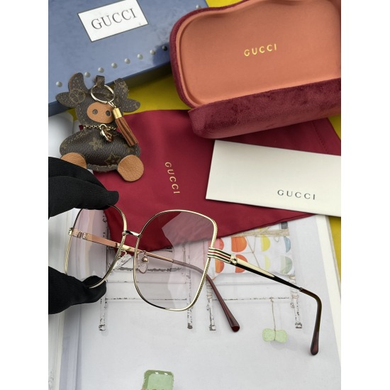 220240401 P85 GUCCI 2024 Spring New Latest Box Sunglasses Various internet celebrities are bringing a full score ‼️  Playful and sweet. Better facial effect. Super metallic texture. Model: G6730