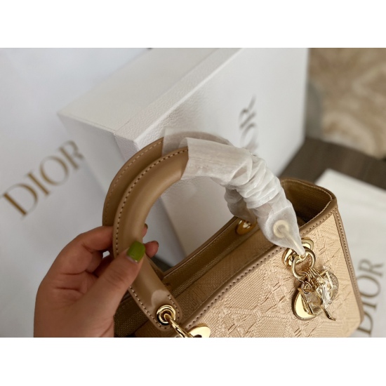 2023.10.07 255 box size: 23 * 21cmD home brand new Lafite Princess bag advanced vacation style search Dior Dior