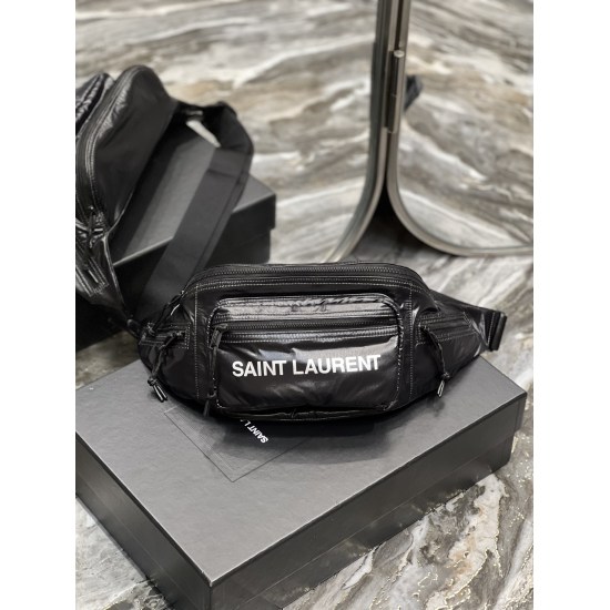 20231128 batch: 550 nylon waist bag made of wear-resistant and durable polished nylon fabric, lightweight and fashionable. The bag has a very large capacity and can be carried by hand or on one shoulder, which is elegant, simple, and high-end. The trend i