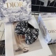 220240401 P55 comes with a Dior classic D-letter clip in the packaging box, making it a popular and versatile fashion item! Simple and practical essential for ladies