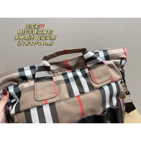 2023.11.17 Large P205 ⚠️ Size 30.34 Small P195 ⚠️ Size 27.31 Burberry plaid carrying backpack, one shoulder carrying backpack and both shoulders can be used in multiple ways, super practical and casual, comfortable and energetic to wear