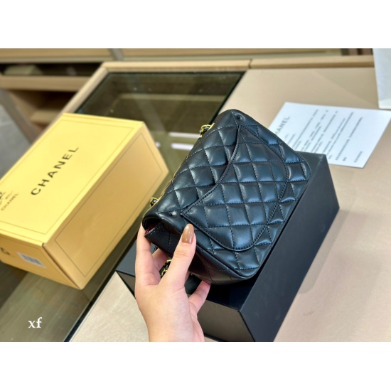 On October 13, 2023, 240 box size: 17.13cm, Chanel's new Fangpangzi is the best and most worthy Fangpangzi of this season. It's a must-have item for Fangpangzi