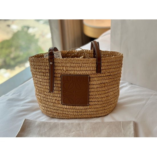 2023.09.03 185 Boxless size: 34 * 22cm LOEWE | Straw woven bags. Don't you still have such a beautiful straw woven bag in summer? 100% Perfect for Vacation~Watching the Sea, Watching the Sea, Watching the Sea