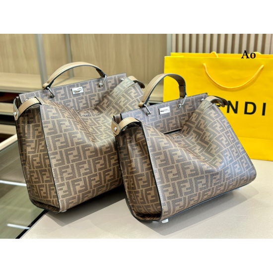 2023.10.26 250 245 Boxless Size: 36cm 30cm Fendi Men's Platinum Bag 23ss Soft Leather Series Two compartments One side zipper/One side hook!! The cute and mischievous little monster of Ninzang!