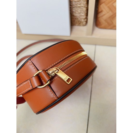20240315 p730 CELIN * | OVAL CUIR TRIOMPHE Large Smooth Cow Leather Oval Handbag Large Mooncake Bag 16868 Smooth calf leather with the brand's classic Triumphal Arch logo Large size with larger capacity to hold phone, exquisite and cute with practical con