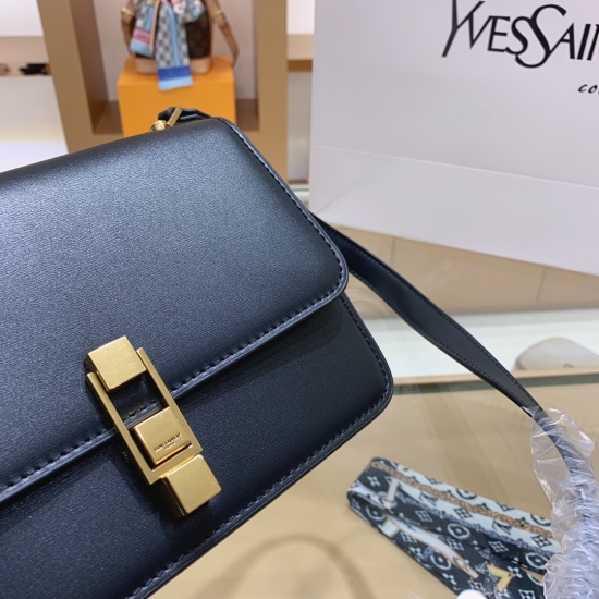 2023.10.18 P180 Saint Laurent Tofu Bun ‼️ The new Ysl Saint Laurent | YSL mailman bag has long become the favorite of celebrities/internet celebrities. This low-key yet super stylish bag is said to be a must-have for YSL girls. Elegant and noble, it has b