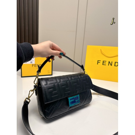 2023.10.26 P190 (with box) size: 2716FENDI Fendi baguette stick bag with double F relief technology, with a concave and convex feel, single shoulder, crossbody, and handheld: a long-lasting style that can be easily controlled in any style of the four seas