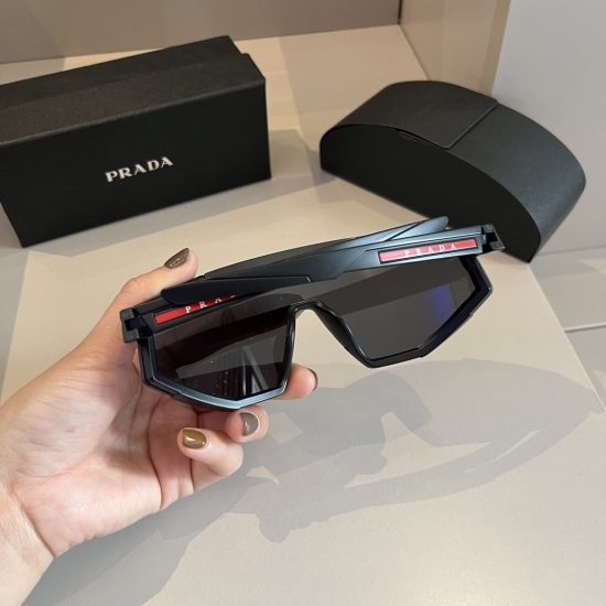 220240401 90 Prada SPS 04WPR * Prada SPS 04W Windshield Size: 110 Sports Sunglasses Have you encountered this awkward situation? I want to wear glasses when I'm out, but I find the sun is too scorching. I'll directly expose it to my eyes. Don't worry abou