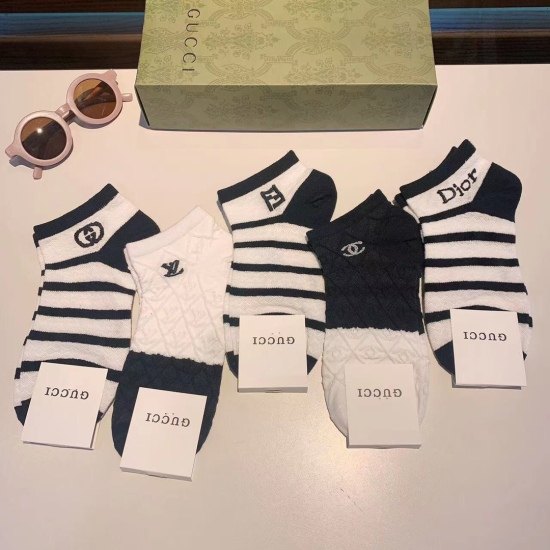 2024.01.22 (a box of 5 pairs) Gucci Gucci 2023 New Socks! Pure cotton fabric, hot patterns, synchronized short and medium-sized socks at the counter, a must-have for trendsetters and a great match for big brands on the street