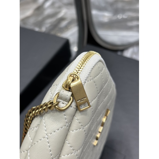 20231128 Batch: 630 ￥ GABY_ The sheepskin chain bag of Y family's shell bag is so beautiful. The soft and comfortable little sheepskin has a very retro atmosphere and texture, and the curved shape is exquisite craftsmanship! You can put in essential items