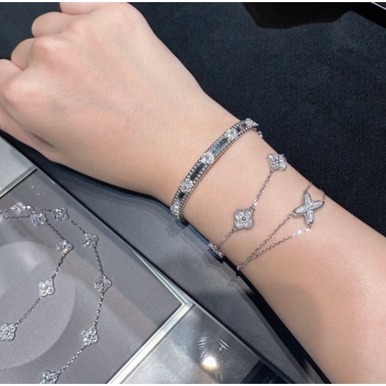 20240410 P125 Van Cleef&Arpels Narrow Edition Flower Bracelet VCA [Love] Kaleidoscope Bracelet High end S925 Material VCA Van Cleef&Arpels Clover Bracelet Gorgeous Design This design can only be fully reflected by big brands. Follow the counter, exquisite