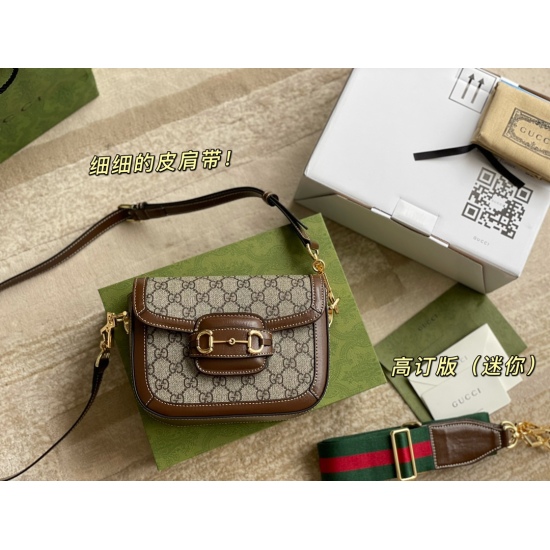 2023.10.03 215 High Order Edition (Gift Box) Size 20 * 14cm Full Set Customized Packaging ‼   Saddle bag, the mini size you are longing for has finally been arranged in a size that is huge and cute, and paired with two shoulder straps. You can switch betw