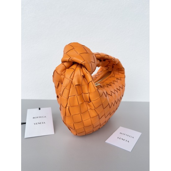 20240328 Original Order 750 Special Grade 870 New Color~Orange Bottega veneta ͙.——— The latest weaving and knotting hobo is made of top-notch sheepskin leather, which is very soft and has a unique shape that is particularly practical and durable. It retai