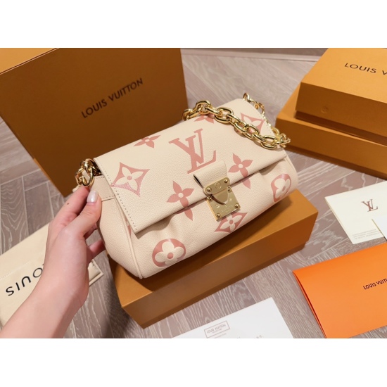 2023.10.1 240 box size: 23 * 14cmL Home Favorite Chain Bag Summer Strawberry Milk Favorite Delicious, Slender and Cute Dumpling Bag Customized Hardware, Cowhide Quality! allocation ✅ 2 types of shoulder straps